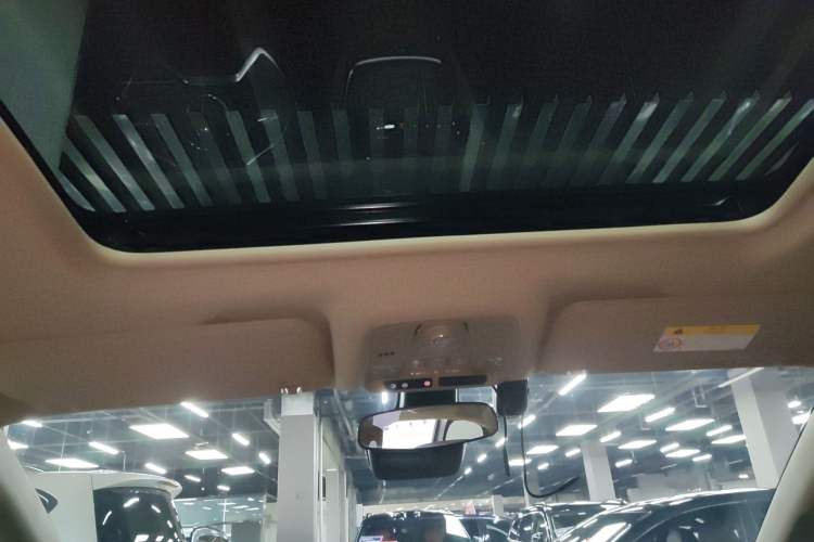 Used Buick GL8 New Energy 2025 Lu Shang Luxury Edition 7-Seater
