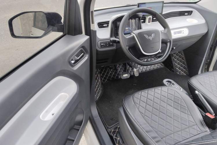 Used Wuling Hongguang MINIEV 2022 Macaron Fashion Model Lithium Iron Phosphate
