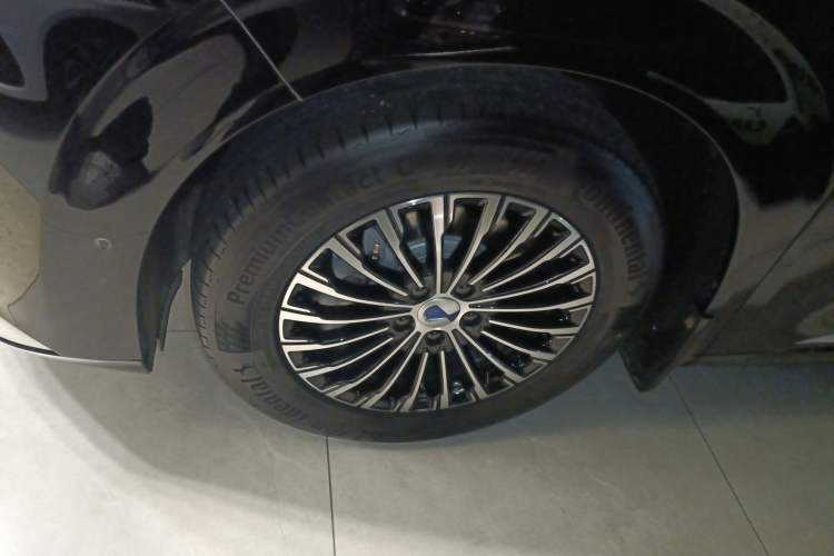 Used Denza D9 2025 DM-i Smart Drive 1020 Four-Wheel Drive Premium Model
