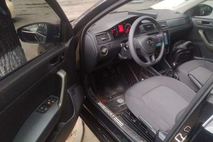 Used Volkswagen Santana 2016 1.4L Manual Fashion Edition
