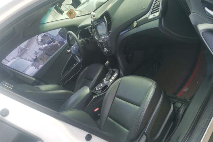 Used Hyundai Santa Fe 2015 2.4L Automatic Two-Wheel Drive Smart Version 5 Seats
