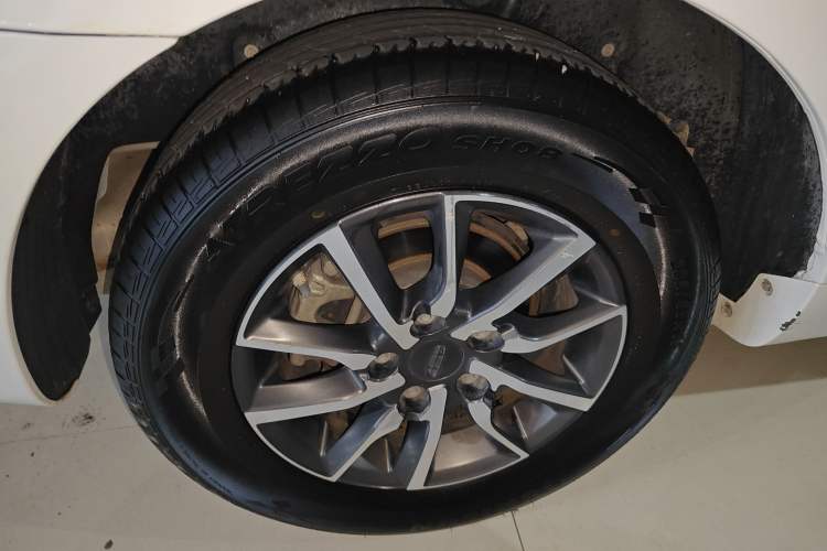 Used Geely Auto Emgrand 2019 Leading Edition 1.5L CVT Luxury Model China VI Standard
