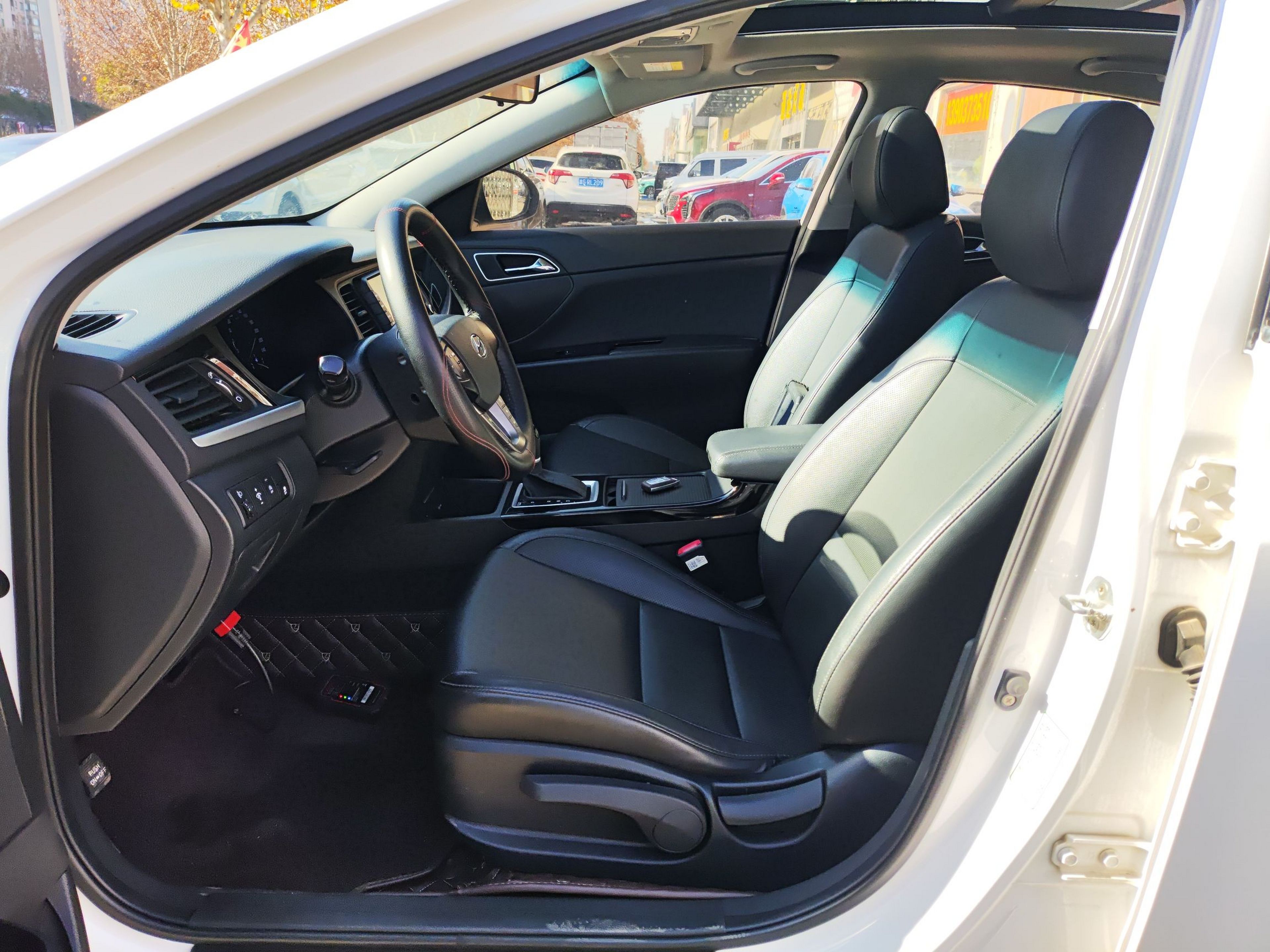 Переднее сиденье в автомобиле