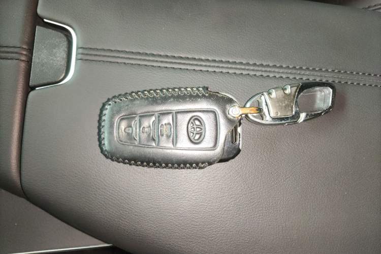 Used Toyota Avalon 2019 Dual-Engine 2.5L Luxury Edition China V Standard
