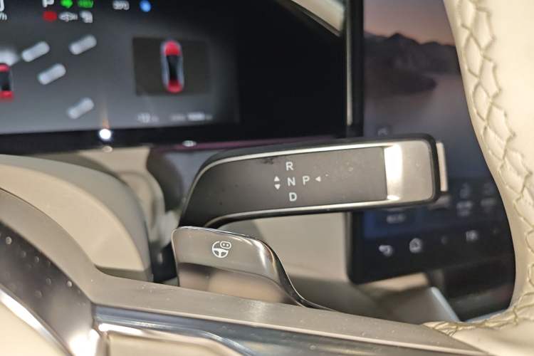 Used Denza Z9 2024 1100 km All-Wheel-Drive Ultra Version