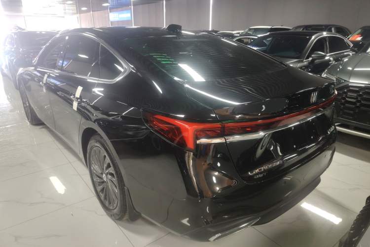 Used Buick LaCrosse 2025 28T Platinum Edition
