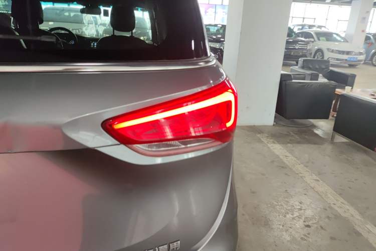 Used Buick GL6 2019 18T 6-Seater Connected Luxury Version China VI Standard
