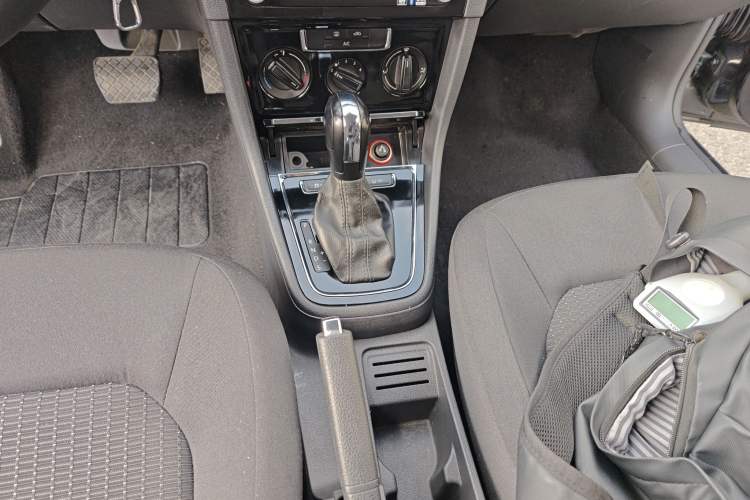 Used Volkswagen Bora 2015 Value Edition 1.6L Automatic Fashion Version