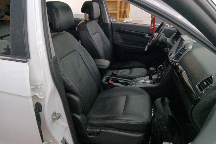 Used Chevrolet Captiva 2015 2.4L 4x4 Flagship Edition 7-Seater
