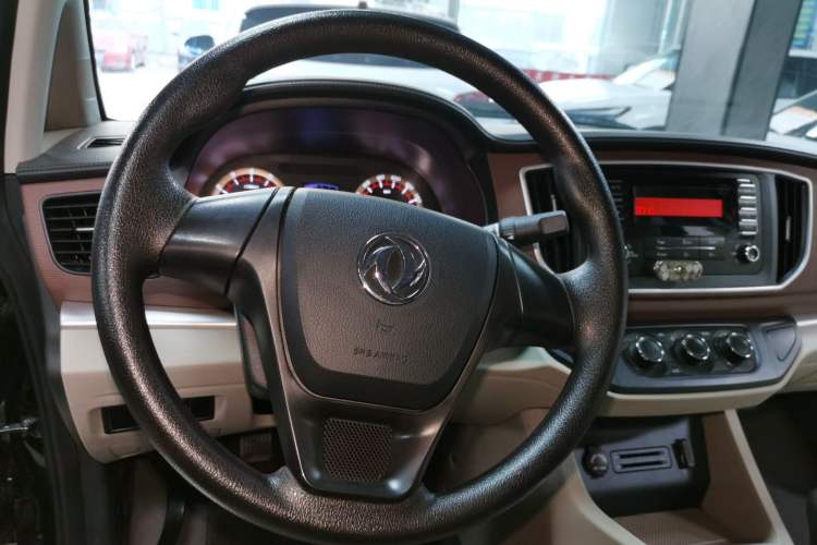 Used FORTHING Lingzhi 2020 M5L 1.6L Base Model 7 Seats