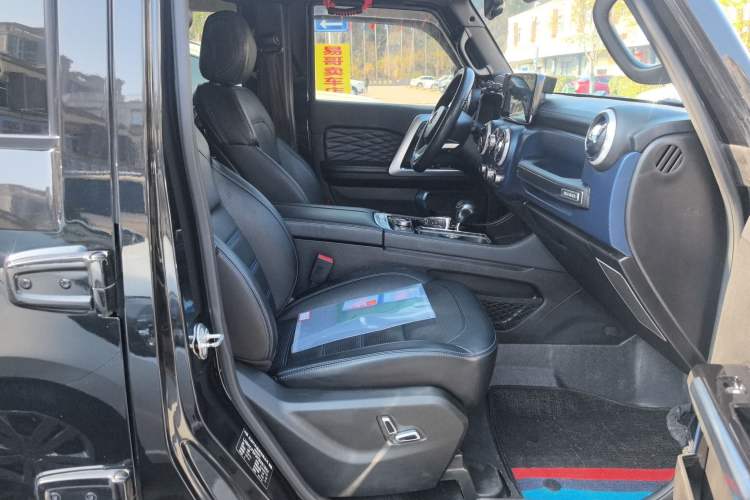 Used  BJ40 2019 2.0T Automatic Four-Wheel Drive Urban Hunter Edition Flagship Model China V Emission Standard
