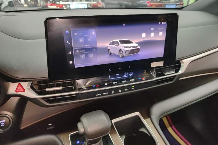 Used Toyota Granvia 2024 2.5L Hybrid Luxury Edition
