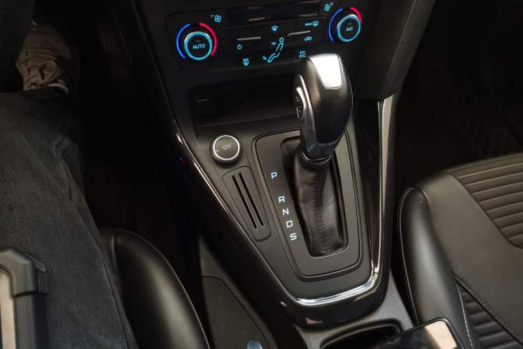 Used Ford Focus 2017 Sedan 1.6L Automatic Fashion Edition Smart Drive Version
