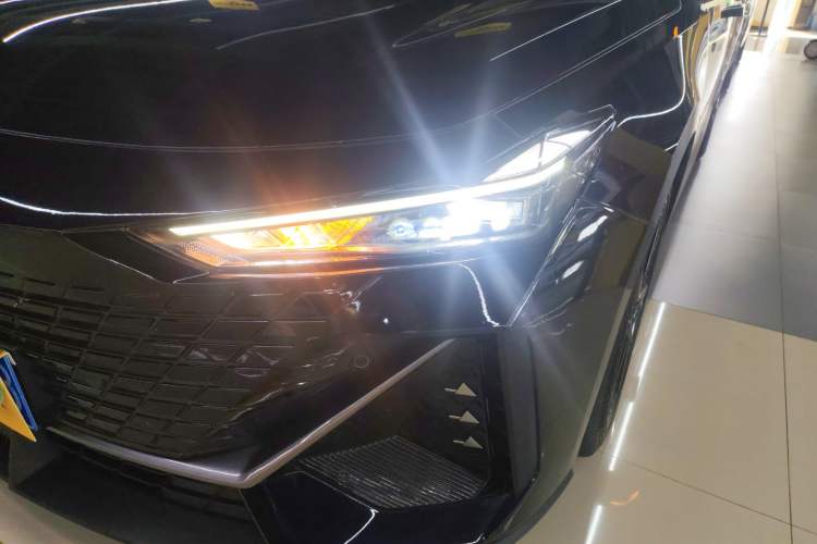 Used Changan UNI-V 2022 1.5T Prestige Version