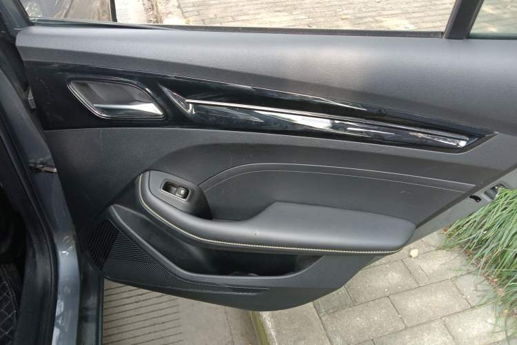 Used Roewe i5 2021 Revised Version 1.5L CVT Diamond Edition
