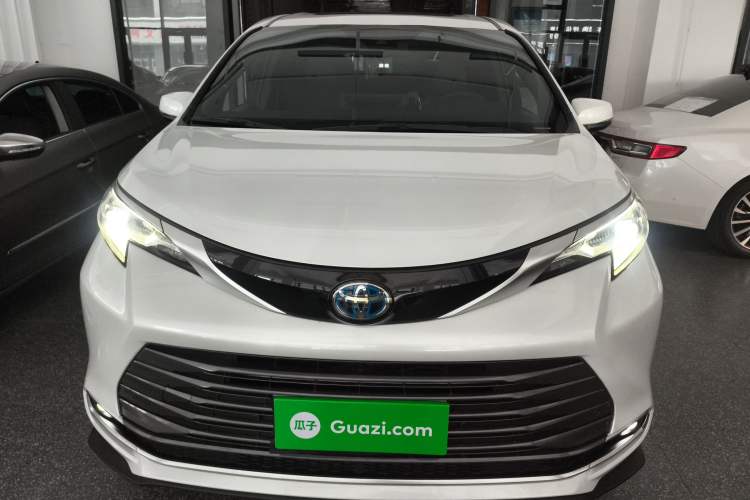 Used Toyota Sienna 2021 2.5L Hybrid Premium Edition
