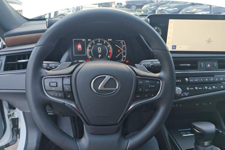 Used Lexus ES 2024 200 Premium Edition
