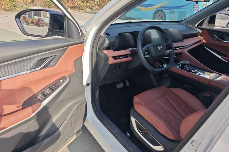 Used Changan CS75 PLUS 2024 3rd Generation Champion Edition 1.5T Intelligent Drive Dynamic Model
