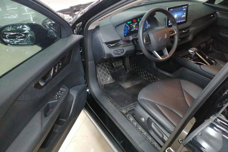 Used Hongqi E-QM5 2022 431 km Charge & Enjoy Edition
