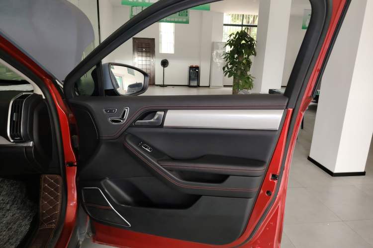 Used BYD Tang New Energy 2018 DM 2.0T All-Wheel Drive Smart Connect Elite 7-Seater China V Emission Standard
