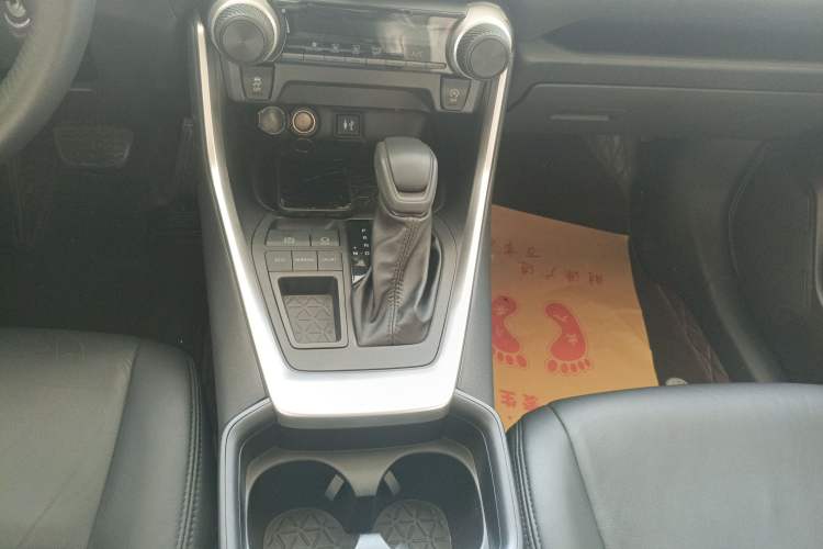 Used Toyota Wildlander 2022 Updated Version 2.0L CVT Two-Wheel Drive Leading Edition
