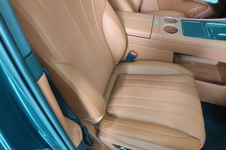 Used Hima AITO M8 2025 Extended-Range Ultra Version 53.4 kWh 6-Seater Edition