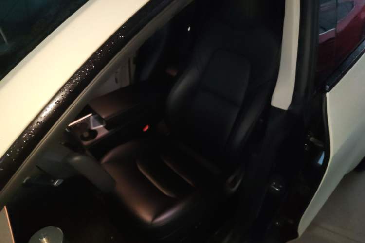 Used Tesla Model Y 2024 Long-Range All-Wheel-Drive Version
