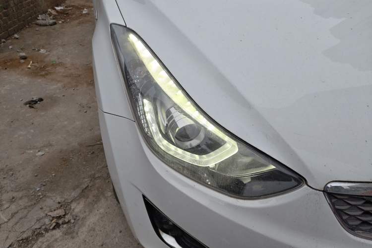 Used Hyundai Elantra (5th Generation / Langdong) 2016 1.6L Automatic Smart Version