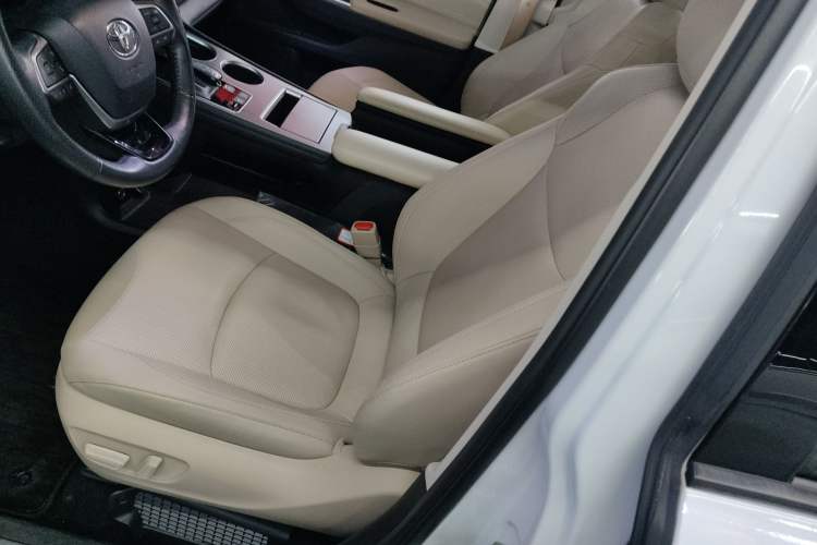 Used Toyota Granvia 2023 2.5L Hybrid Prestige VIP Edition