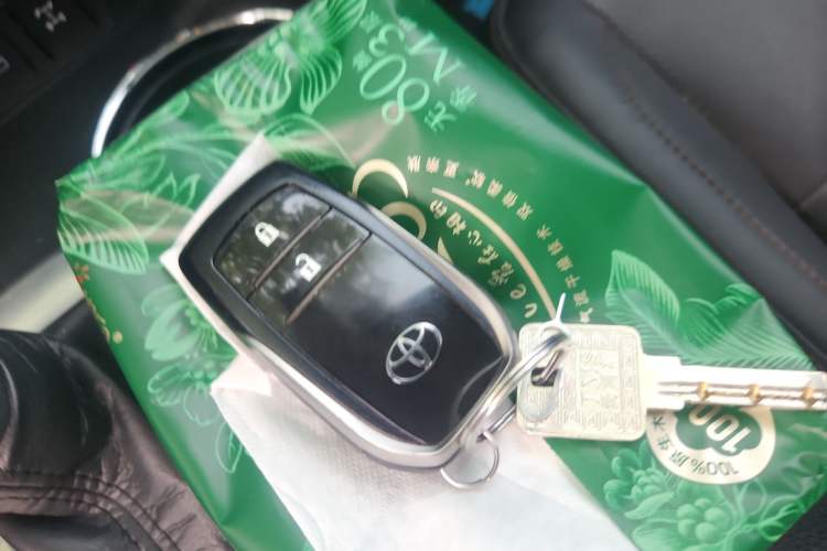 Used Toyota Highlander 2018 2.0T Four-Wheel Drive Luxury Edition 7 Seats China V Emission Standard
