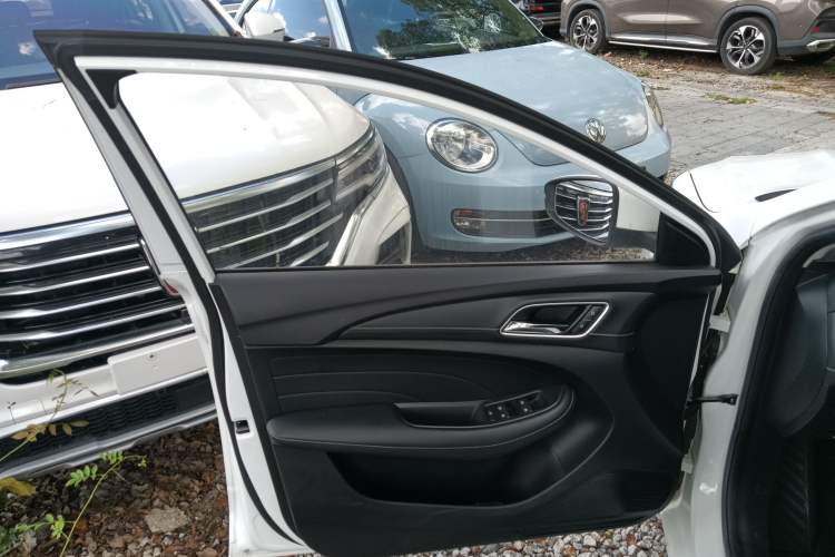 Used Roewe i5 2020 1.5L Manual 4G Connect Luxury Edition
