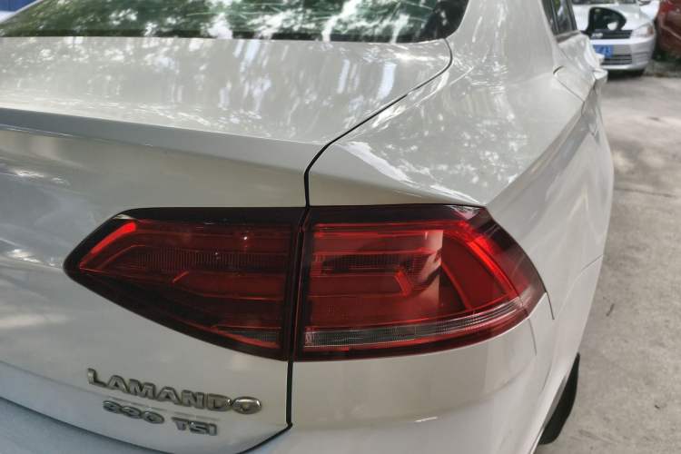 Used Volkswagen Lamando 2015 330TSI DSG Comfort Edition
