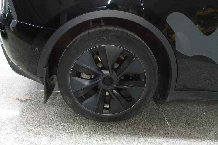 Used Tesla Model Y 2023 Long-Range All-Wheel-Drive Version