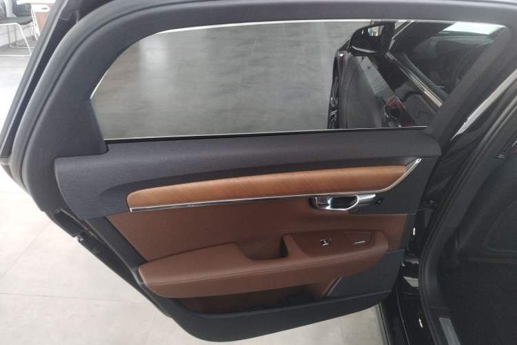 Used Volvo S90 New Energy 2022 T8 eDrive Hybrid Luxury Edition
