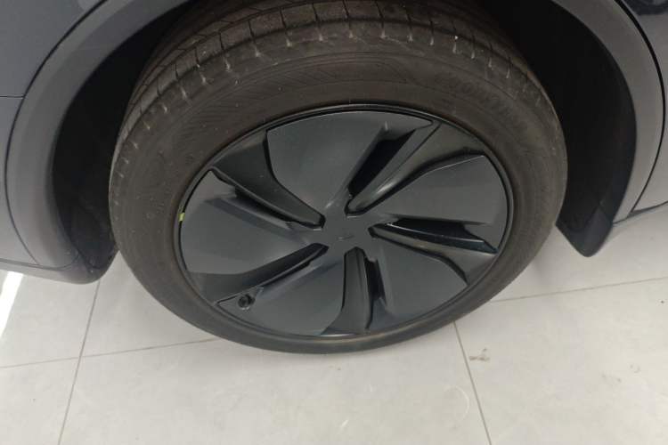 Used Tesla Model Y 2025 Rear-Wheel-Drive Version
