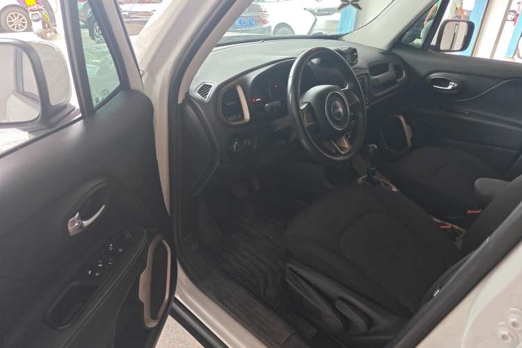 Used  Renegade 2017 180T Automatic Jingneng Edition
