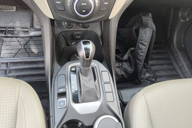 Used Hyundai Santa Fe 2013 2.4L Automatic Two-Wheel Drive Smart Version
