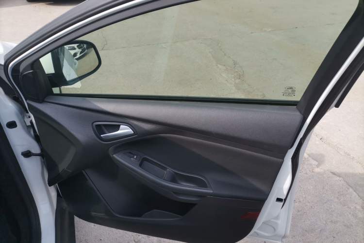 Used Ford Focus 2018 Hatchback Classic 1.6L Automatic Comfort Plus SmartDrive Edition
