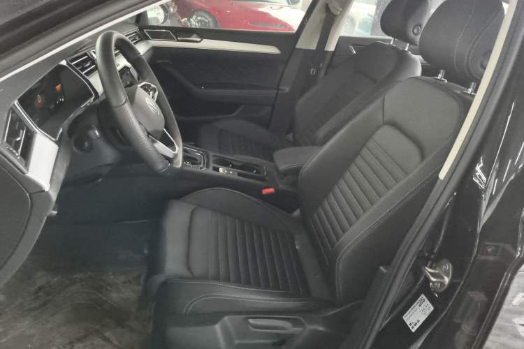 Used Volkswagen Magotan 2025 Zhongxiang Version 280TSI DSG Comfort Edition
