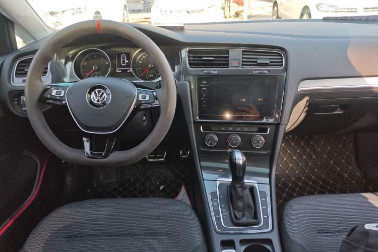 Used Volkswagen Golf 2020 280TSI DSG Comfort Version
