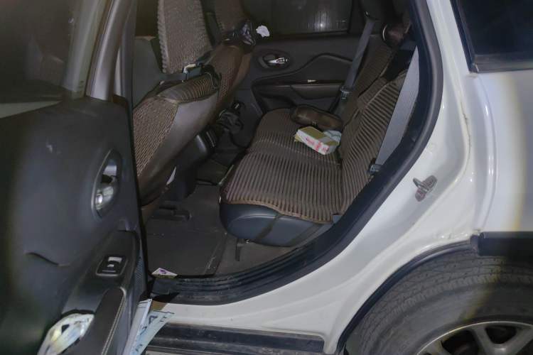 Used  Cherokee 2016 2.4L Leading Smart Version