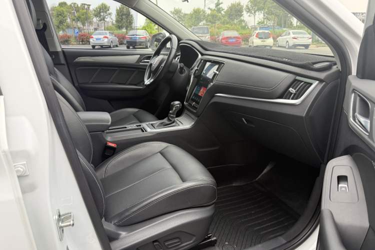 Used Roewe RX5 2016 20T Two-Wheel Drive Automatic Internet Smart Edition
