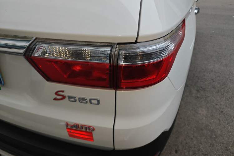 Used Dongfeng Fengon S560 2018 1.8L CVT Smart Connect 7-Seater

