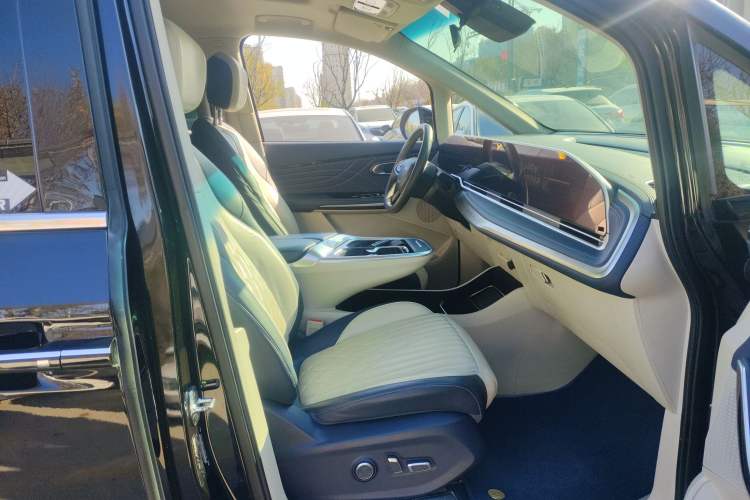 Used SAIC MAXUS G90 2022 2.0T Galaxy Seven-Seater Version
