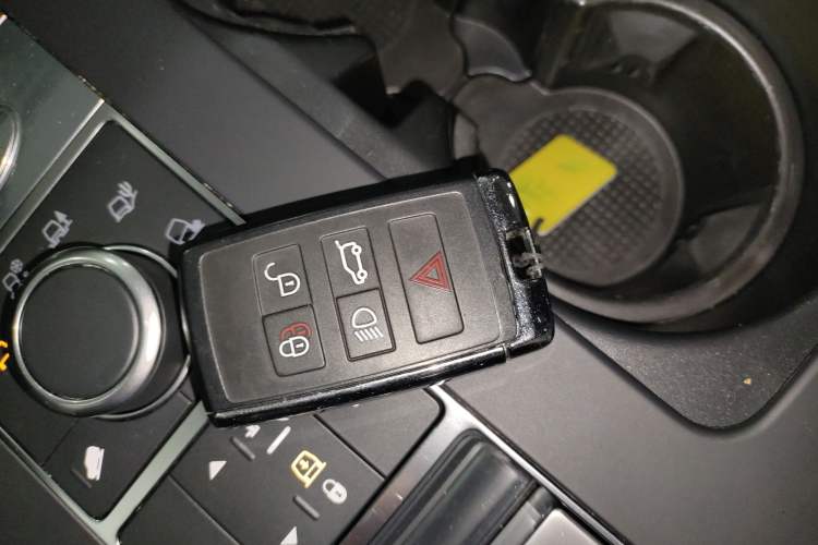 Used Land Rover Discovery 2019 3.0 SC V6 SE