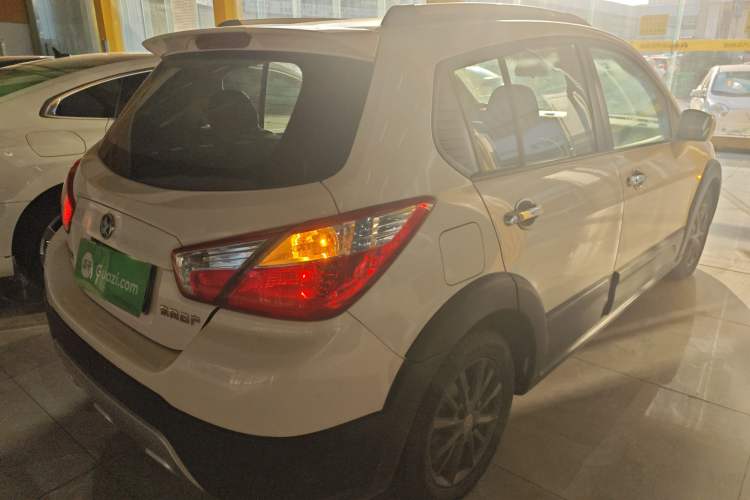 Used Venucia R50X 2015 1.6L Automatic Trend Edition