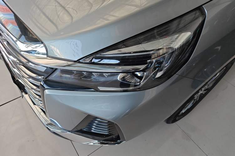 Used Buick GL8 2023 Land Executive Class Comfort Model