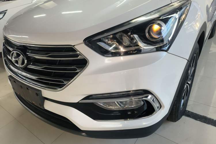 Used Hyundai Santa Fe 2017 2.0T Automatic Two-Wheel Drive Smart Version 7 Seats
