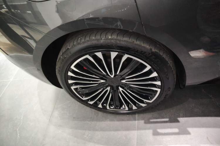 Used  12 2025 Ultra Extended-Range Edition
