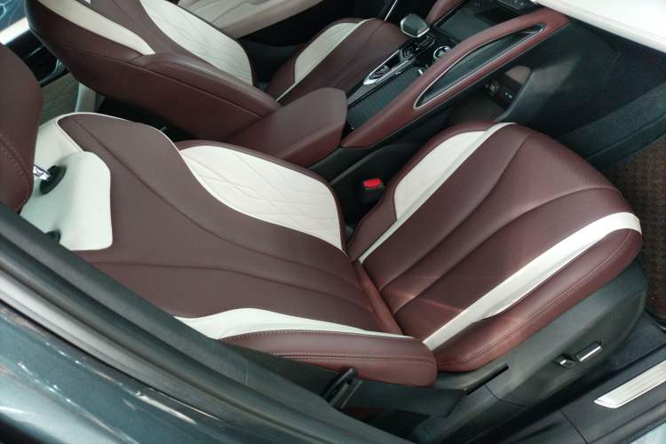 Used Geely Auto Monjaro L 2024 2.0TD High-Power Automatic Two-Wheel Drive Yunqi Version